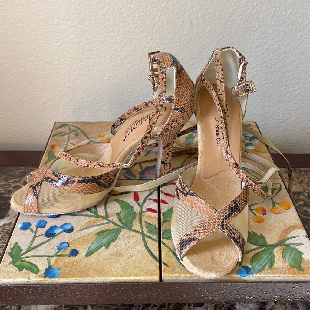 Elegance Dancing Shoes - Python Size 6.5